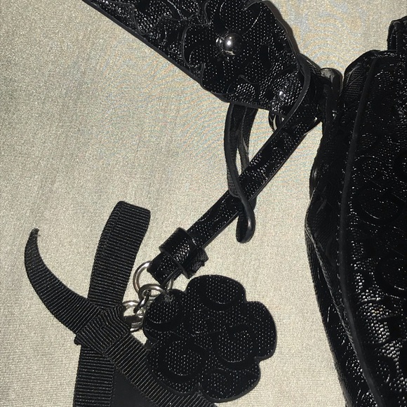 🔥Guess Crossbody Bag 🔥 - Picture 5 of 8